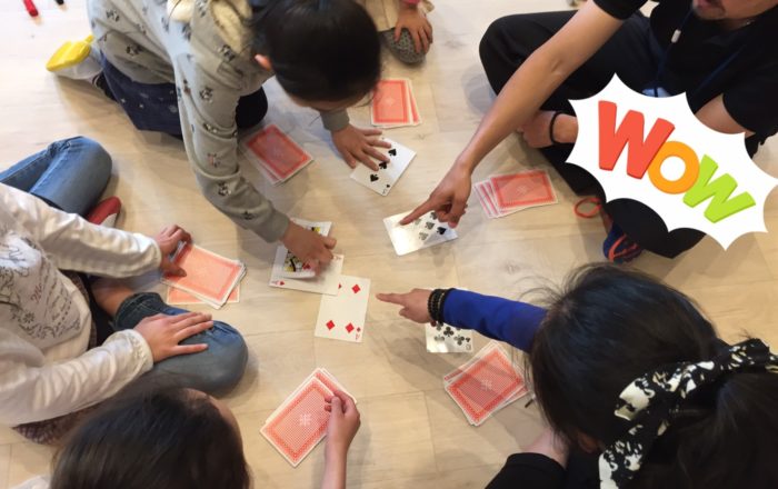 ゲームや繰り返しの中で、表現の幅を広げていきます。