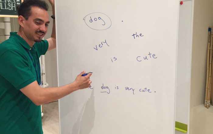 「読む」「話す」「聞く」「書く」4技能を使って、効果的に文法を覚えていきます。