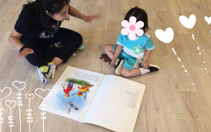 絵本の読み聞かせで、情緒、想像力、ボキャブラリーを育む。