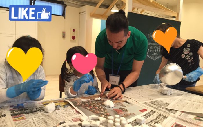 不思議な手触りの砂でオリジナルの城作りに挑戦