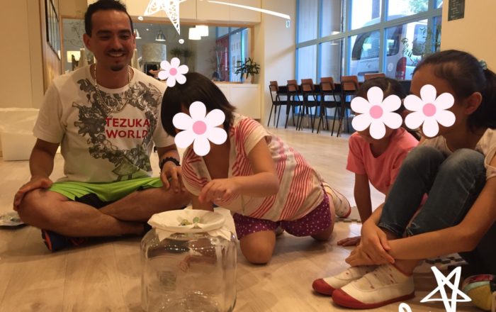 ガラガラガラ！！水に濡れたビー玉を無事載せられるか？