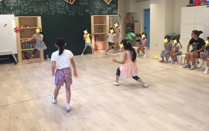 リスニング、スピーキングをしながらのドッヂボール