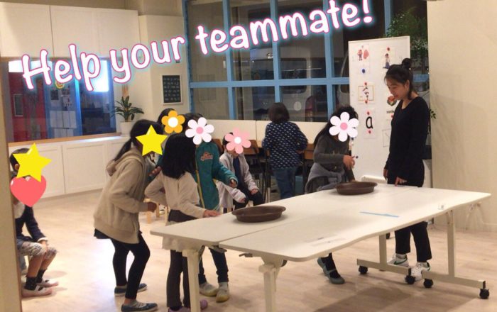 文法も単語もいっぺんに学んじゃおう！チーム対抗でセンテンスをつくりあげろ！