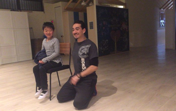 「Show and tell. 」自分の持ち物を説明してみよう。