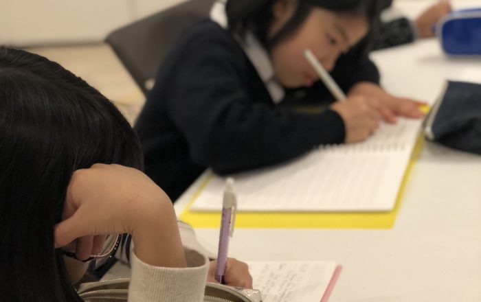 想像力と英語力をつかって、物語をつくりあげよう！