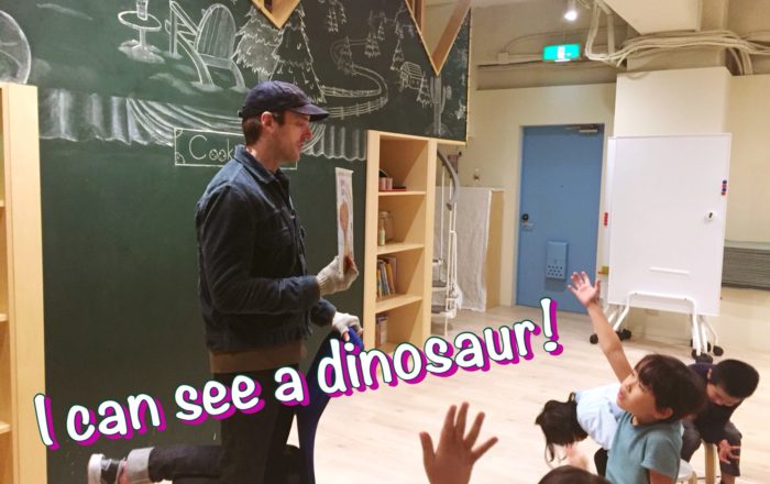 恐竜が登場！？どんなストーリー、どんな新しい表現がでてきたのかな？