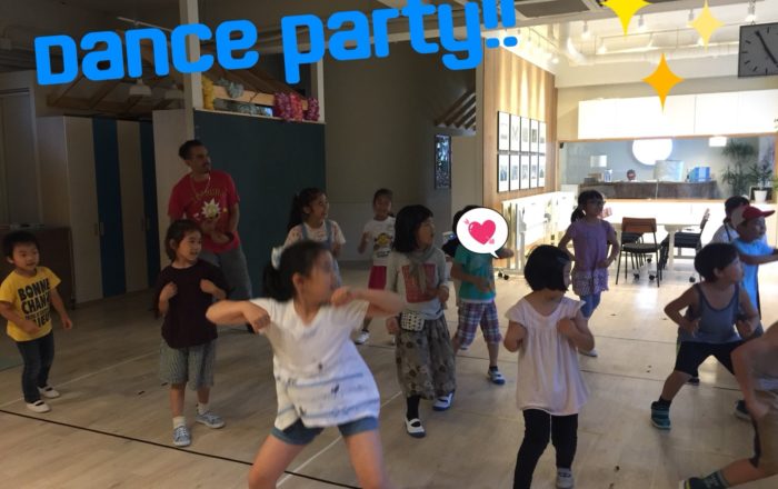 外は雨。。。約束の外遊びはどうなっちゃうんだろう。。。