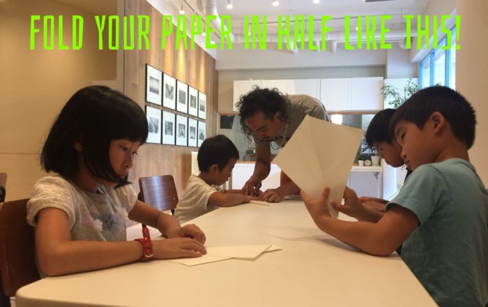 ペーパーカイト（凧）作りに挑戦しました。