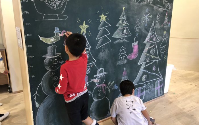 クリスマスの飾り付けのお手伝い