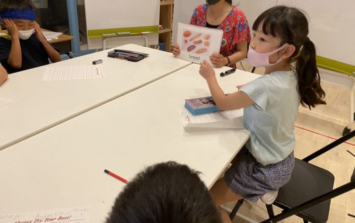 月曜ナイトは初級・中級スピーキングクラス