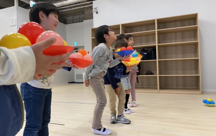 【都筑校】ボール運びゲームを楽しみました♪