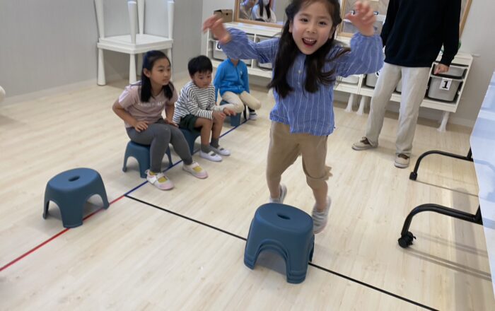 【都筑校】新しい生徒さんを交えて英語頑張ってます！