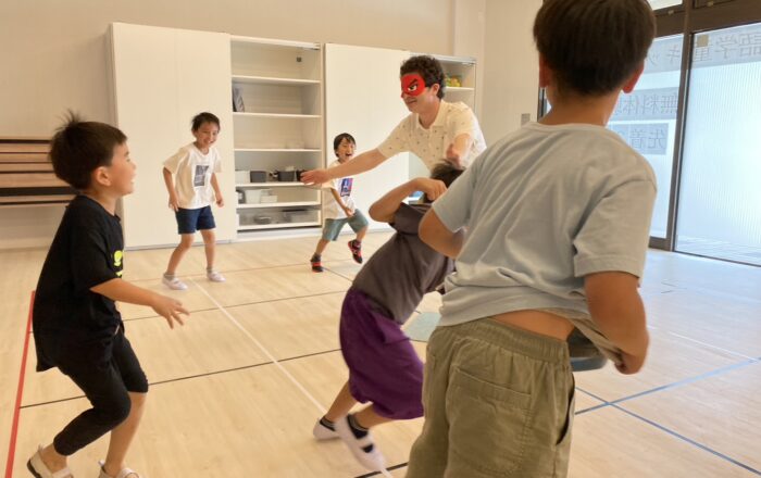 【都筑校】体を動かしながらリスニング力を鍛えよう♪