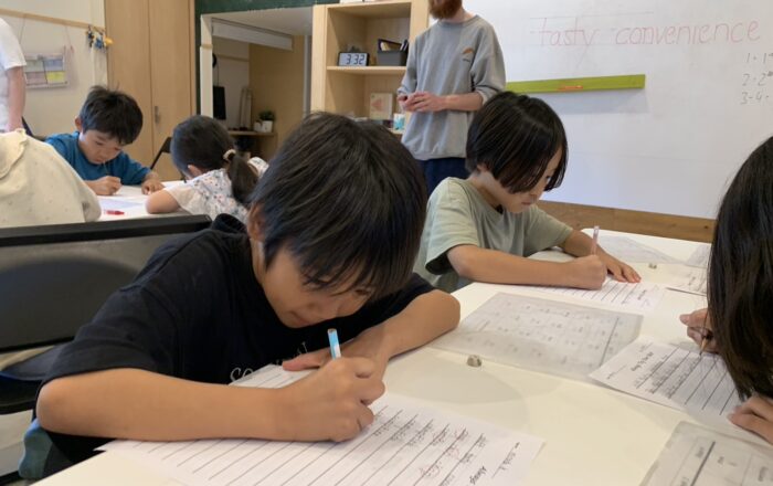 【青葉校】ワークショップタイムではライティングの練習をしました！