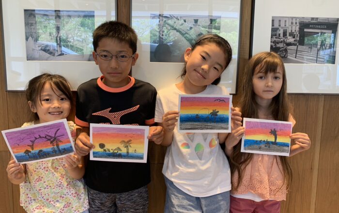 【青葉校】夕焼けがきれいなビーチを描きました